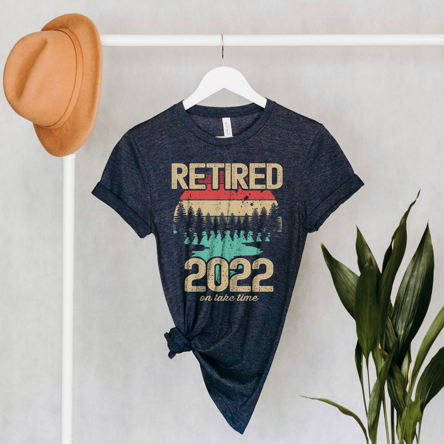 Retired 2022 Retro Sunset Vintage Distressed Vacation Shirt, Retired USA 2022 T-Shirt Retirement Party Gift Shirt, Grandma Grandpa Retiring